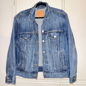 Levi’s medium wash denim jacket